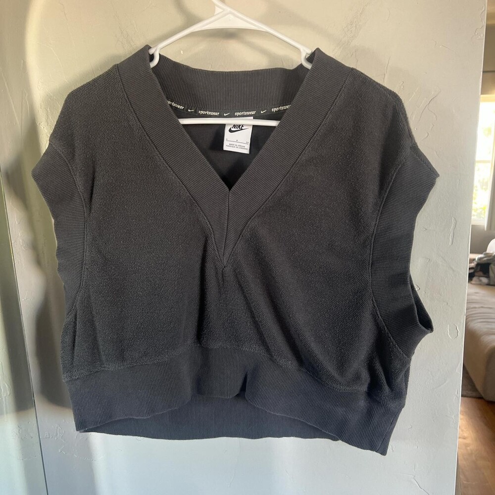 Nike Women's Black‎ and Grey Crop-top